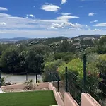 Nest Overlooking The Gulf Of Saint-tropez アパート *