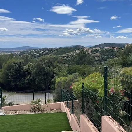 Nest Overlooking The Gulf Of Saint-tropez Apartamento *